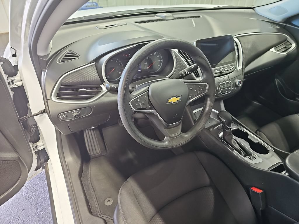 Used 2023 Chevrolet Malibu LT FWD image 15