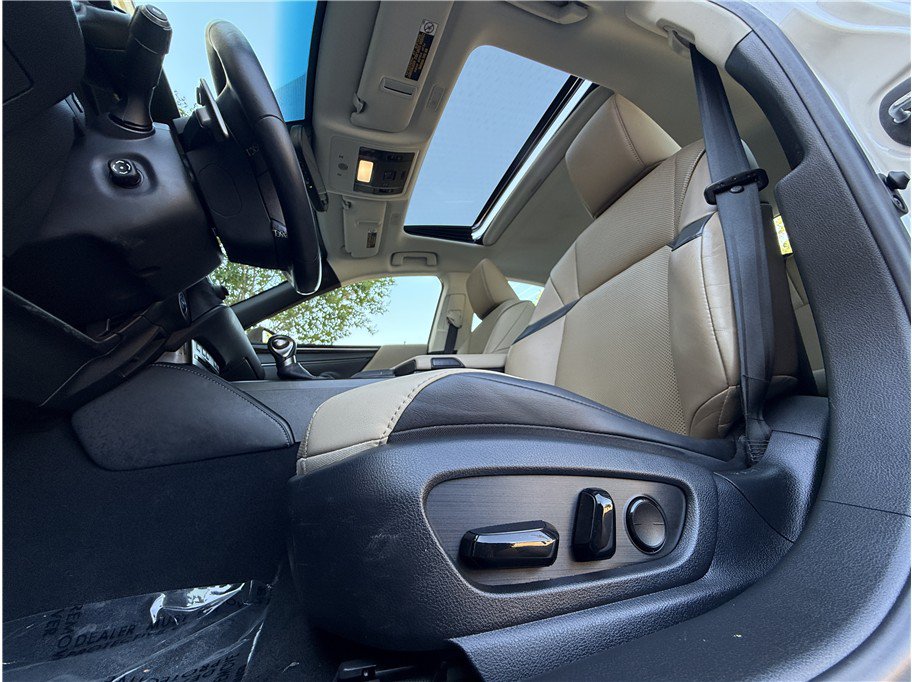 Used 2019 Lexus ES 300h w/ Premium Package FWD image 18