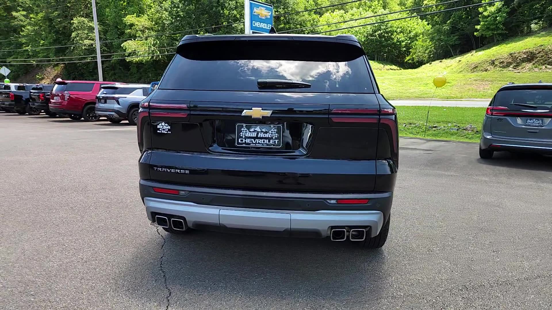 Used 2025 Chevrolet Traverse LT FWD image 9