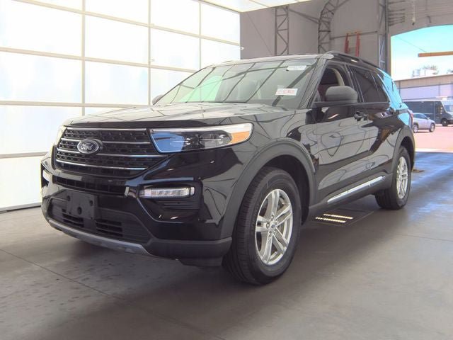 Used 2023 Ford Explorer XLT w/ Equipment Group 202A AWD/4WD image 3