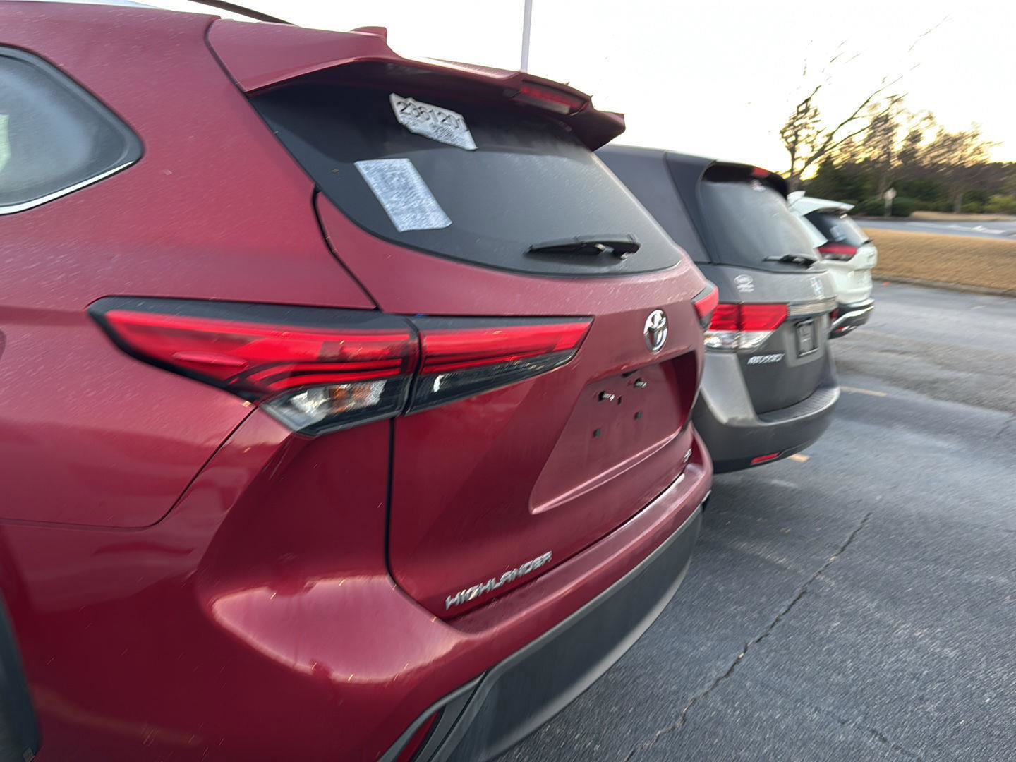 Used 2022 Toyota Highlander XLE image 7