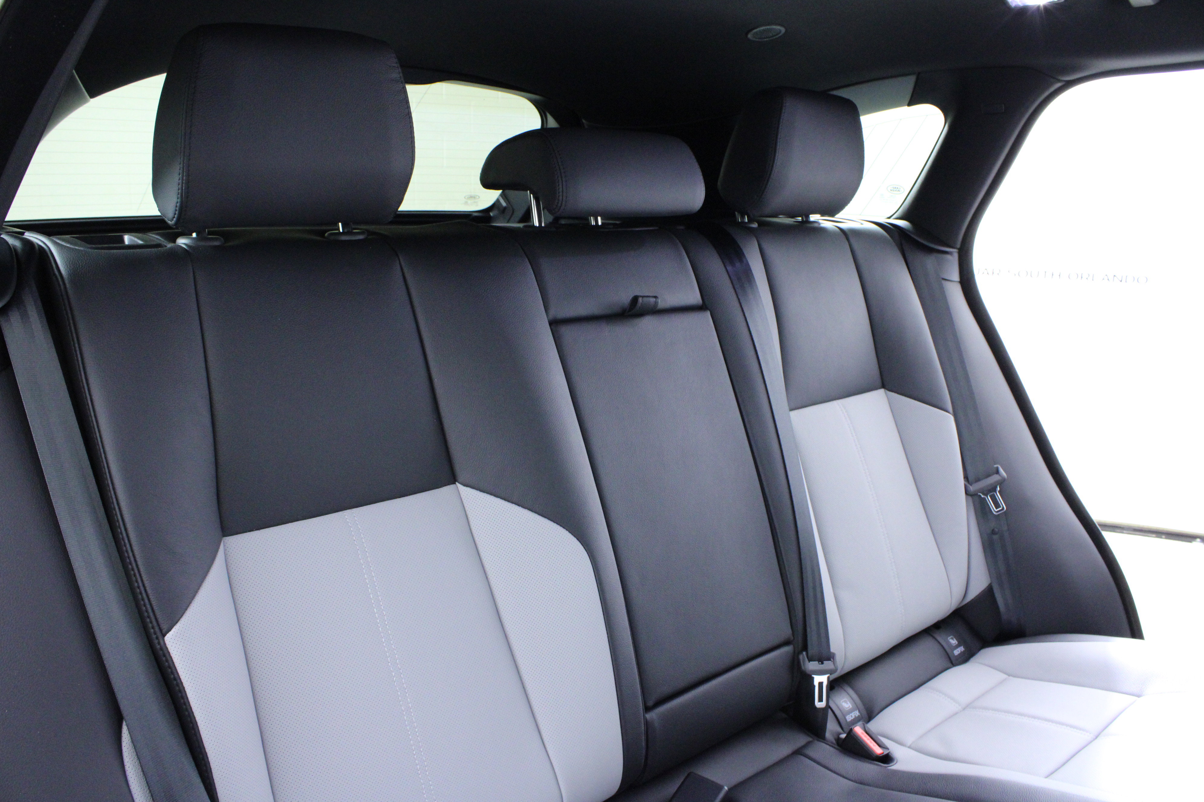 New 2026 Land Rover Range Rover Velar Dynamic SE image 12