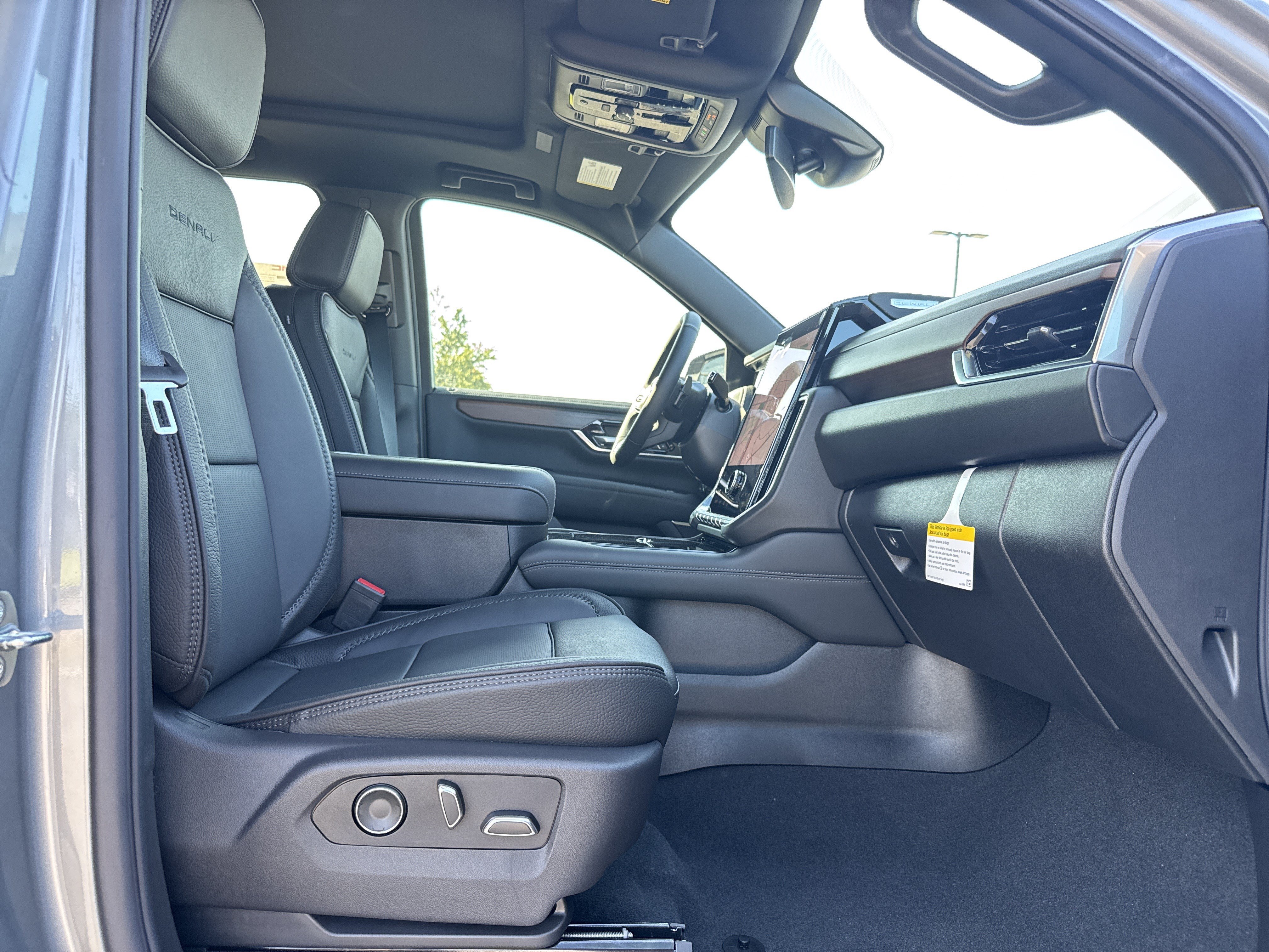 New 2026 GMC Yukon XL Denali w/ Sun & Power Step Package AWD/4WD image 33