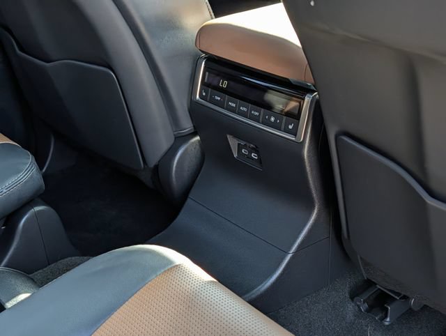 Used 2025 Lexus GX 550 w/ Accessory Package (2T) AWD/4WD image 33