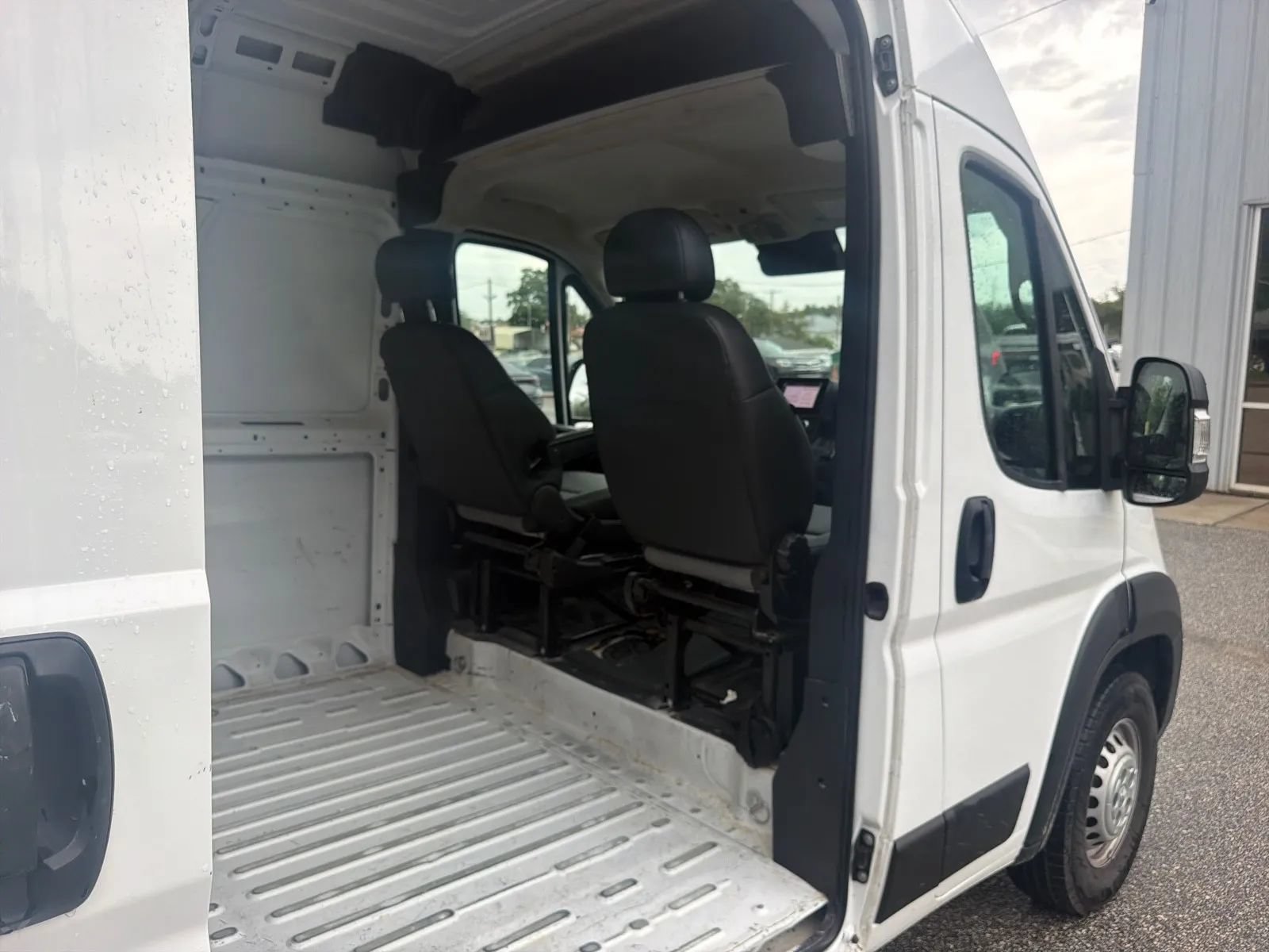Used 2025 RAM ProMaster 2500 w/ Convenience Group FWD image 17