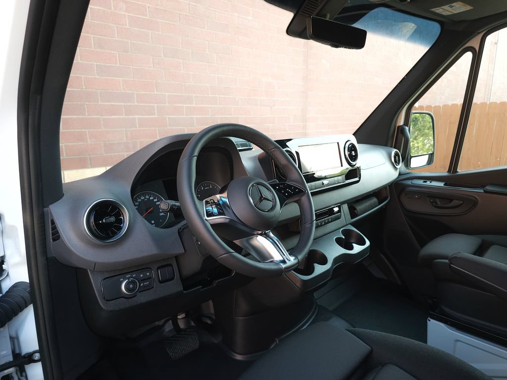 Used 2025 Mercedes-Benz Sprinter 4500 w/ Parking Package image 8