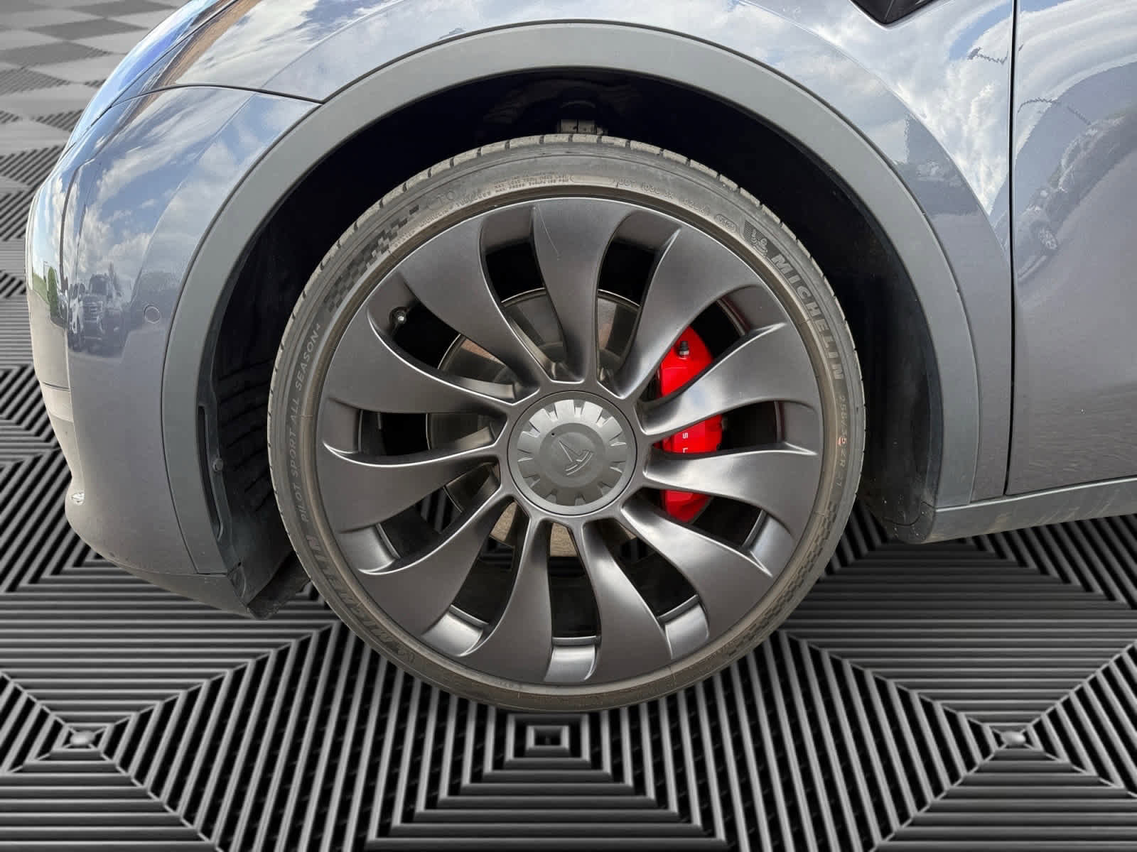 Used 2022 Tesla Model Y Performance image 9