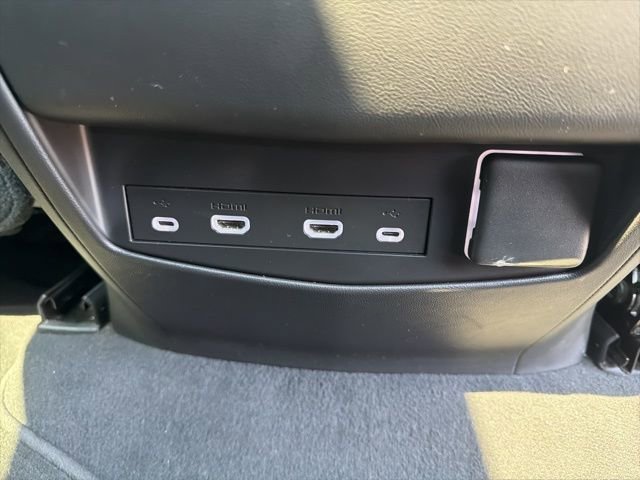 Used 2021 Cadillac Escalade Premium Luxury image 21