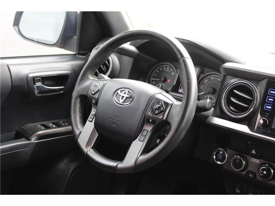 Used 2018 Toyota Tacoma TRD Off-Road w/ Technology Package image 15