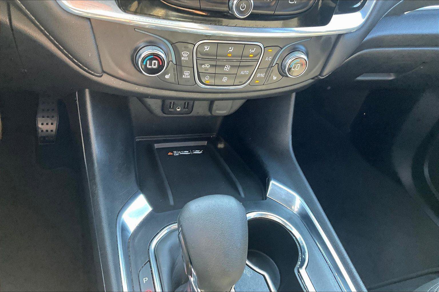 Used 2023 Chevrolet Traverse LT image 33