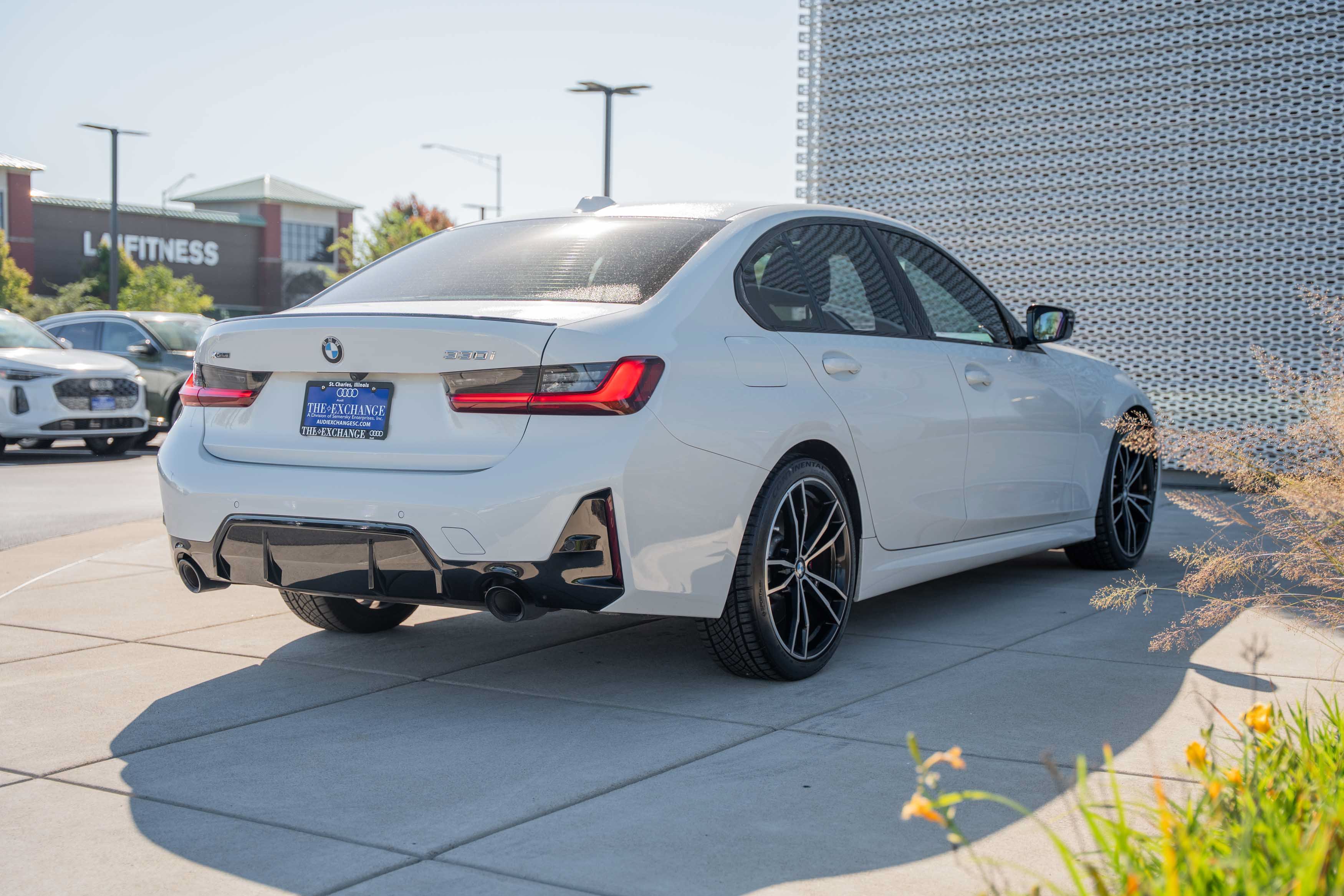 Used 2023 BMW 330i xDrive Sedan w/ M Sport Package AWD/4WD image 3