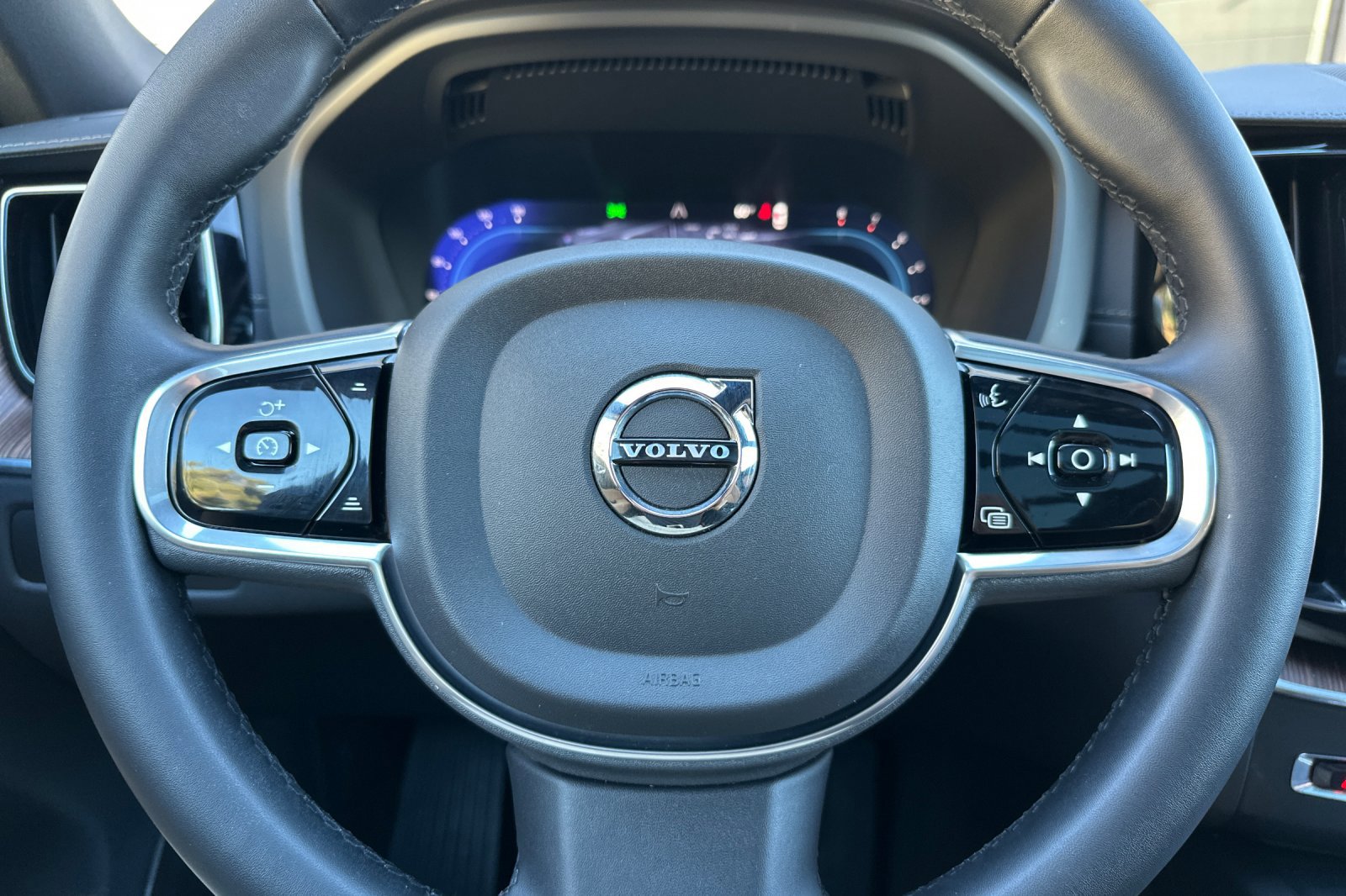 Certified 2023 Volvo XC60 B5 Ultimate w/ Climate Package image 29