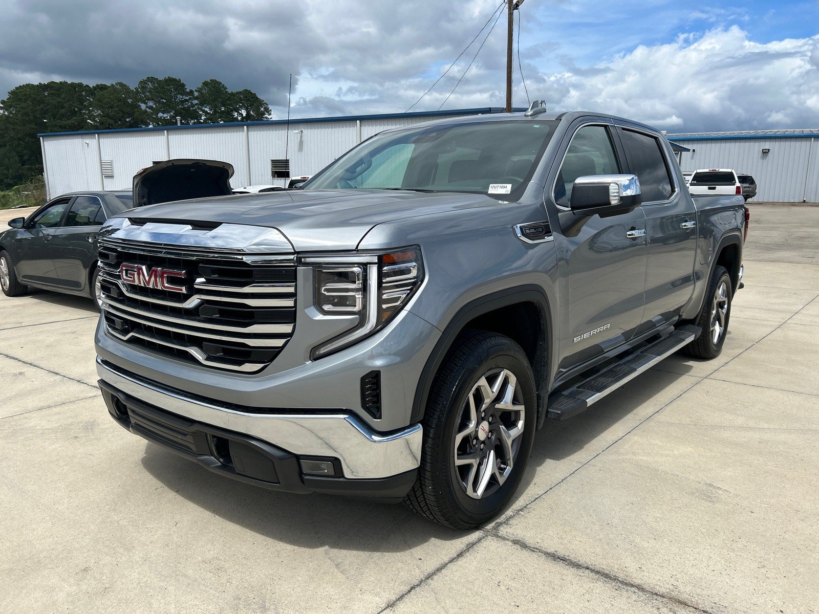 Used 2025 GMC Sierra 1500 SLT w/ SLT Premium Package AWD/4WD image 1