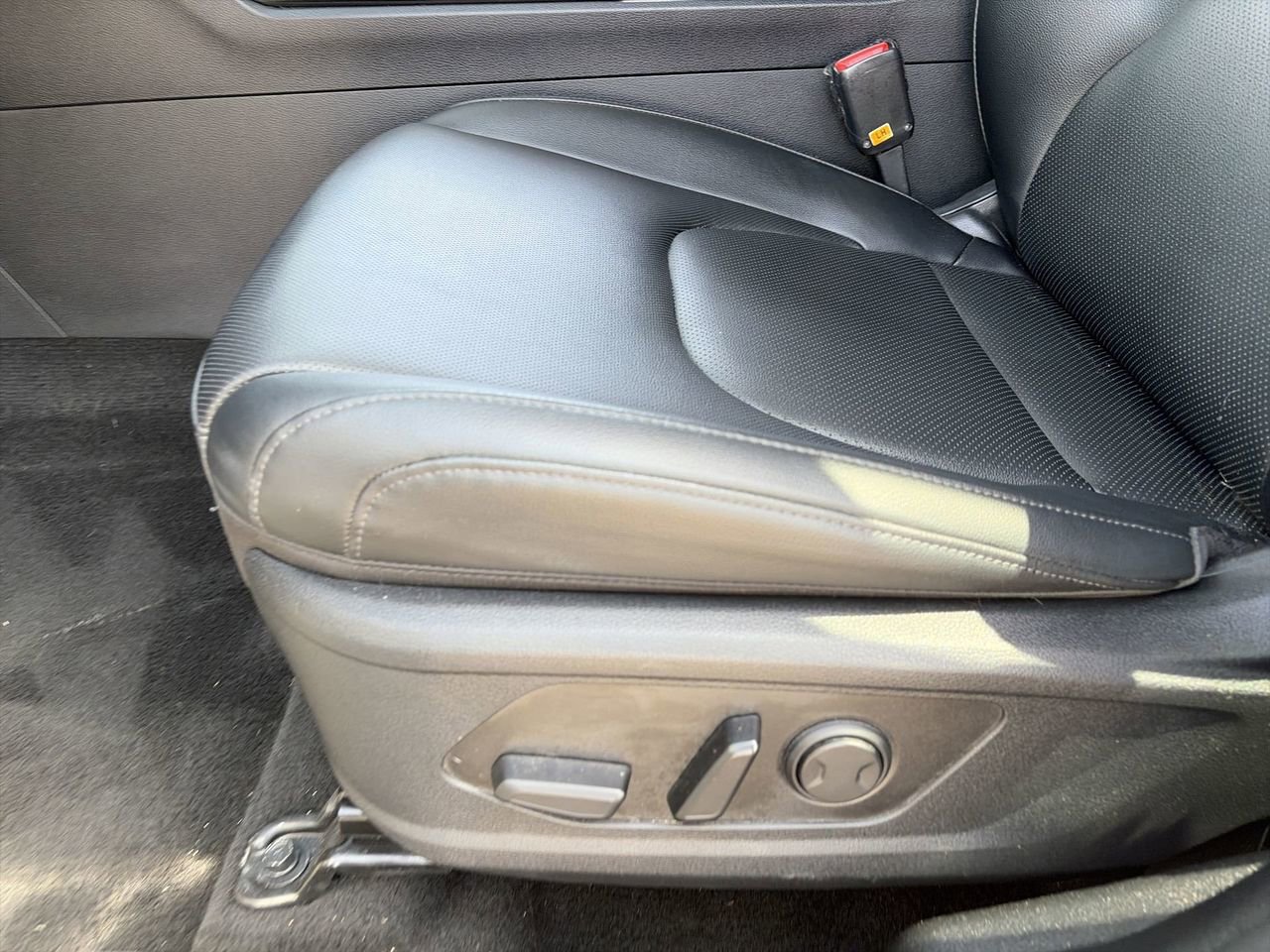 Certified 2025 Kia Sportage EX w/ Premium Package FWD image 19