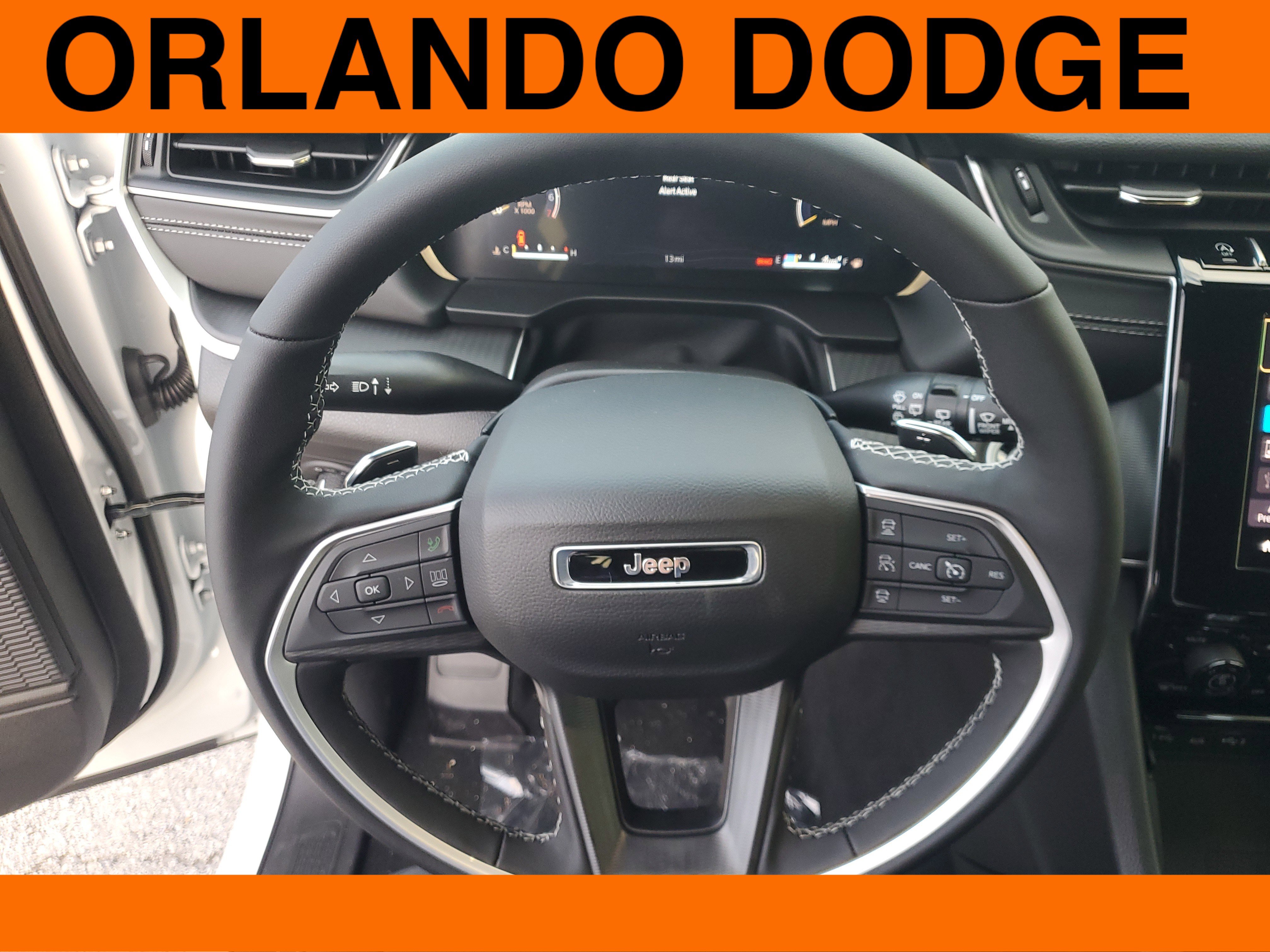 New 2025 Jeep Grand Cherokee L Laredo image 12