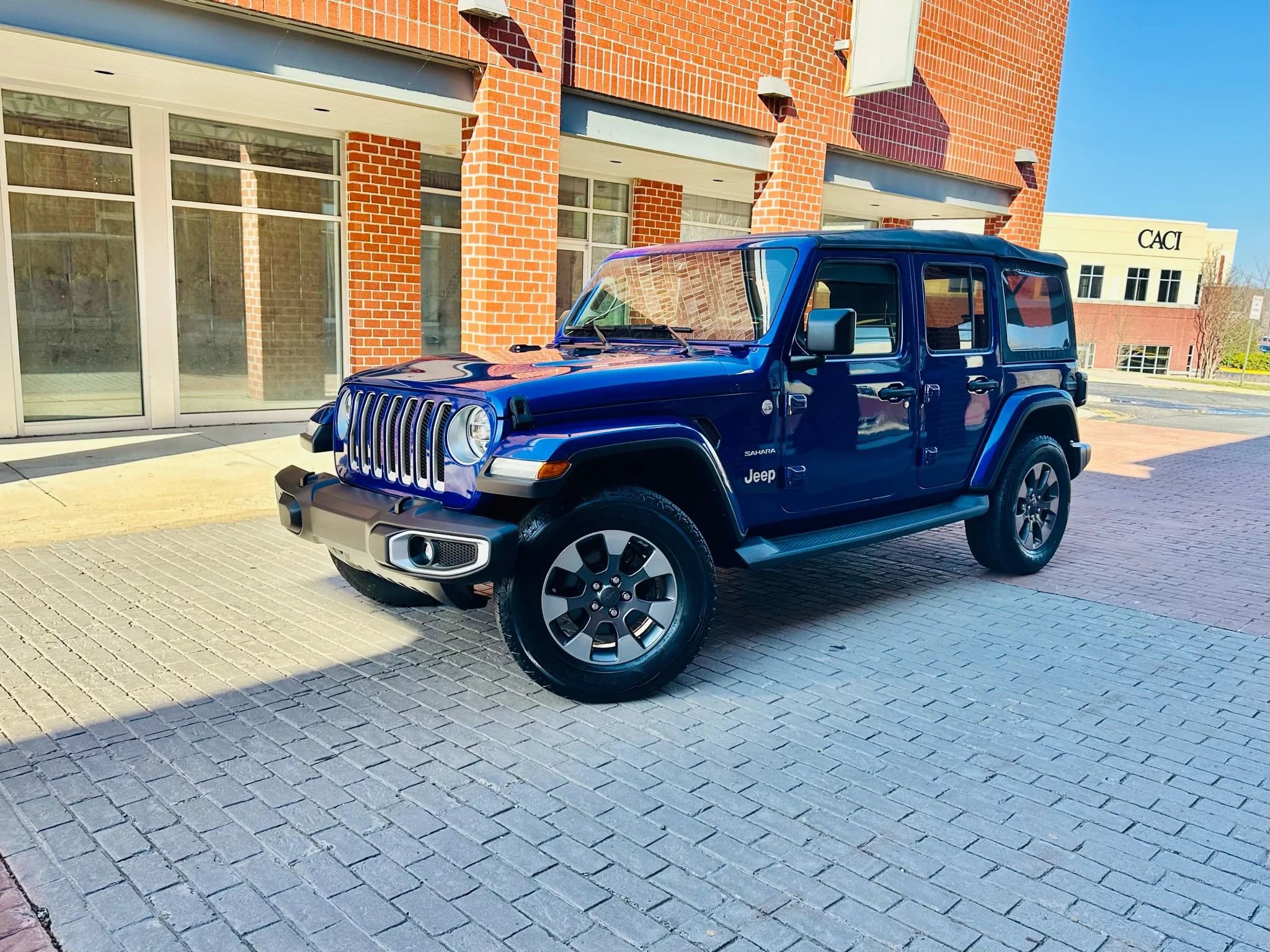 Used 2019 Jeep Wrangler Unlimited Sahara image 3