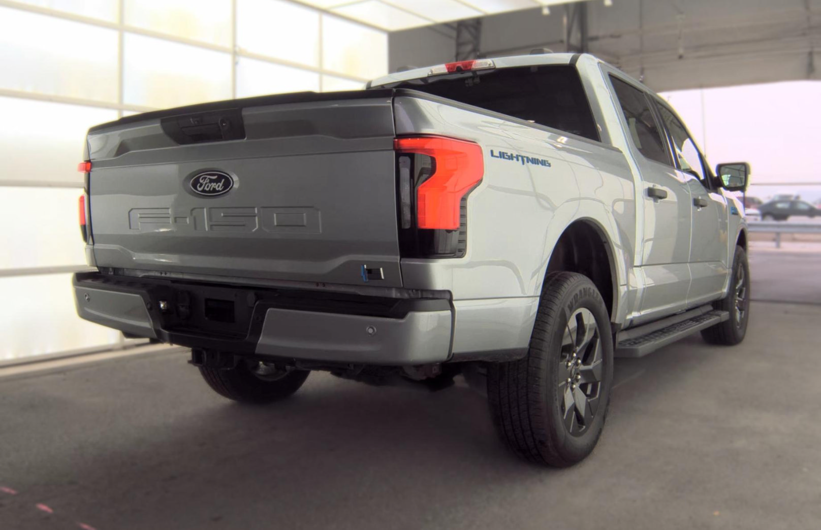 Used 2024 Ford F150 Lightning XLT AWD/4WD image 3