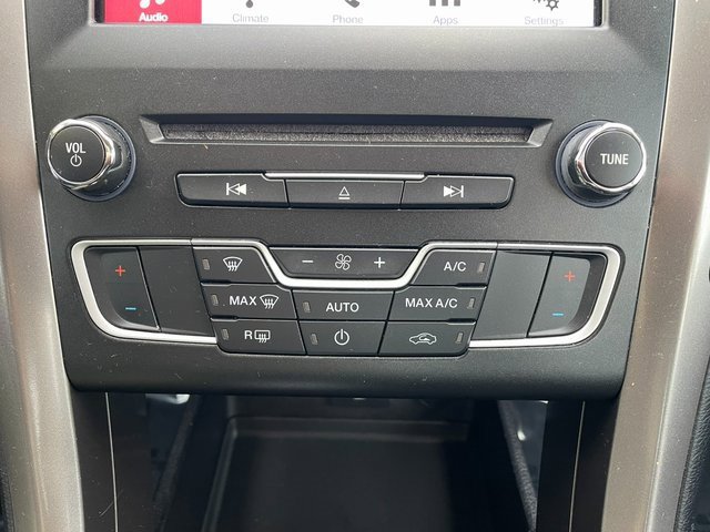 Used 2017 Ford Fusion SE w/ Equipment Group 201A image 23