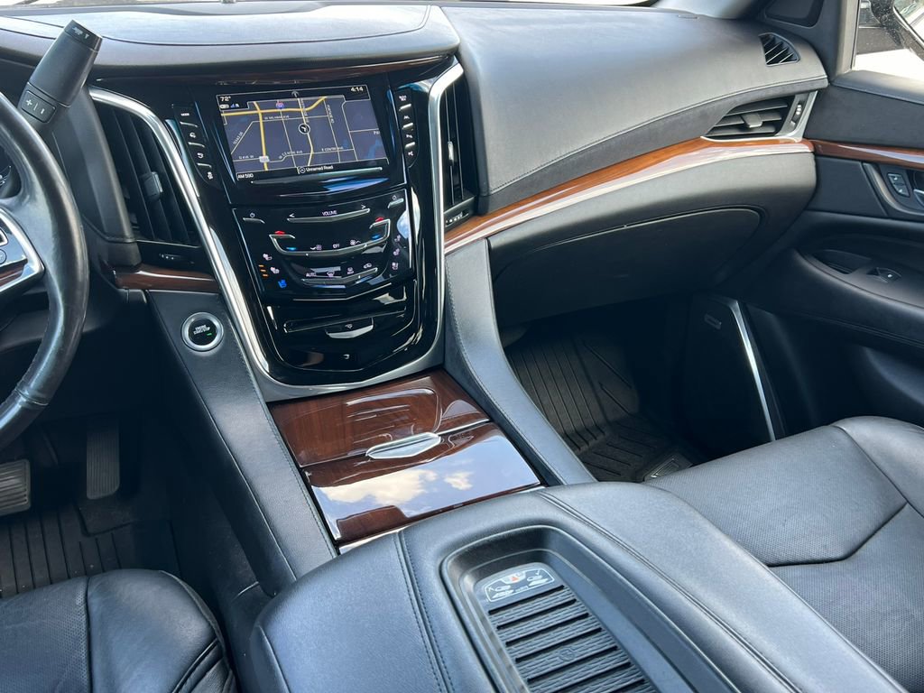 Used 2019 Cadillac Escalade Premium Luxury AWD/4WD image 32
