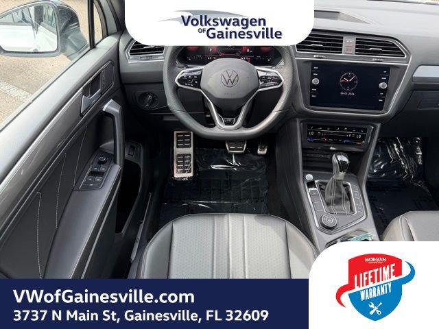 Certified 2024 Volkswagen Tiguan SE R-Line AWD/4WD image 15