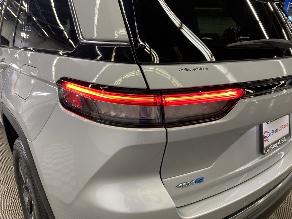 Used 2023 Jeep Grand Cherokee 4WD 4xe image 7