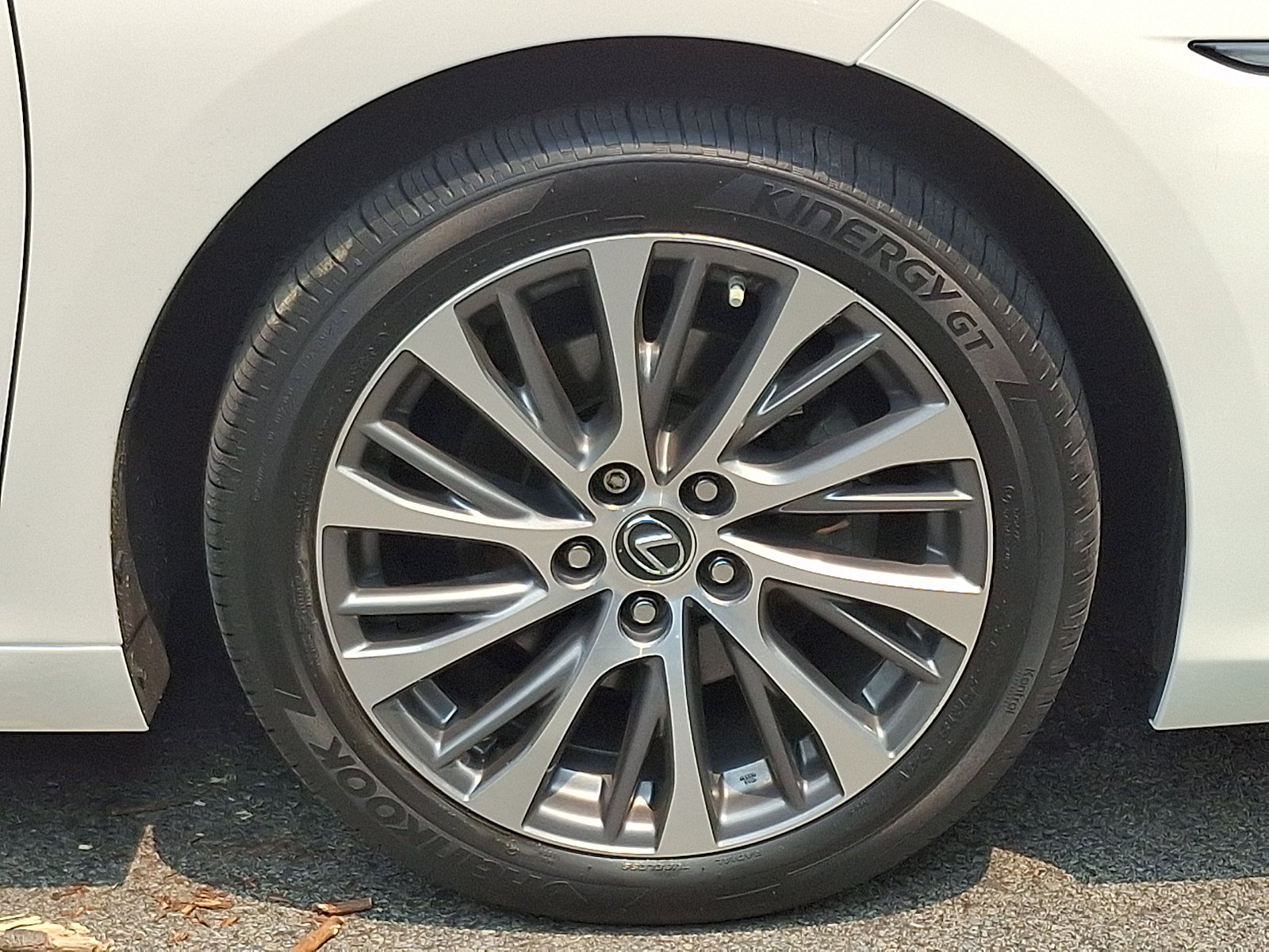 Certified 2020 Lexus ES 300h w/ Premium Package FWD image 8