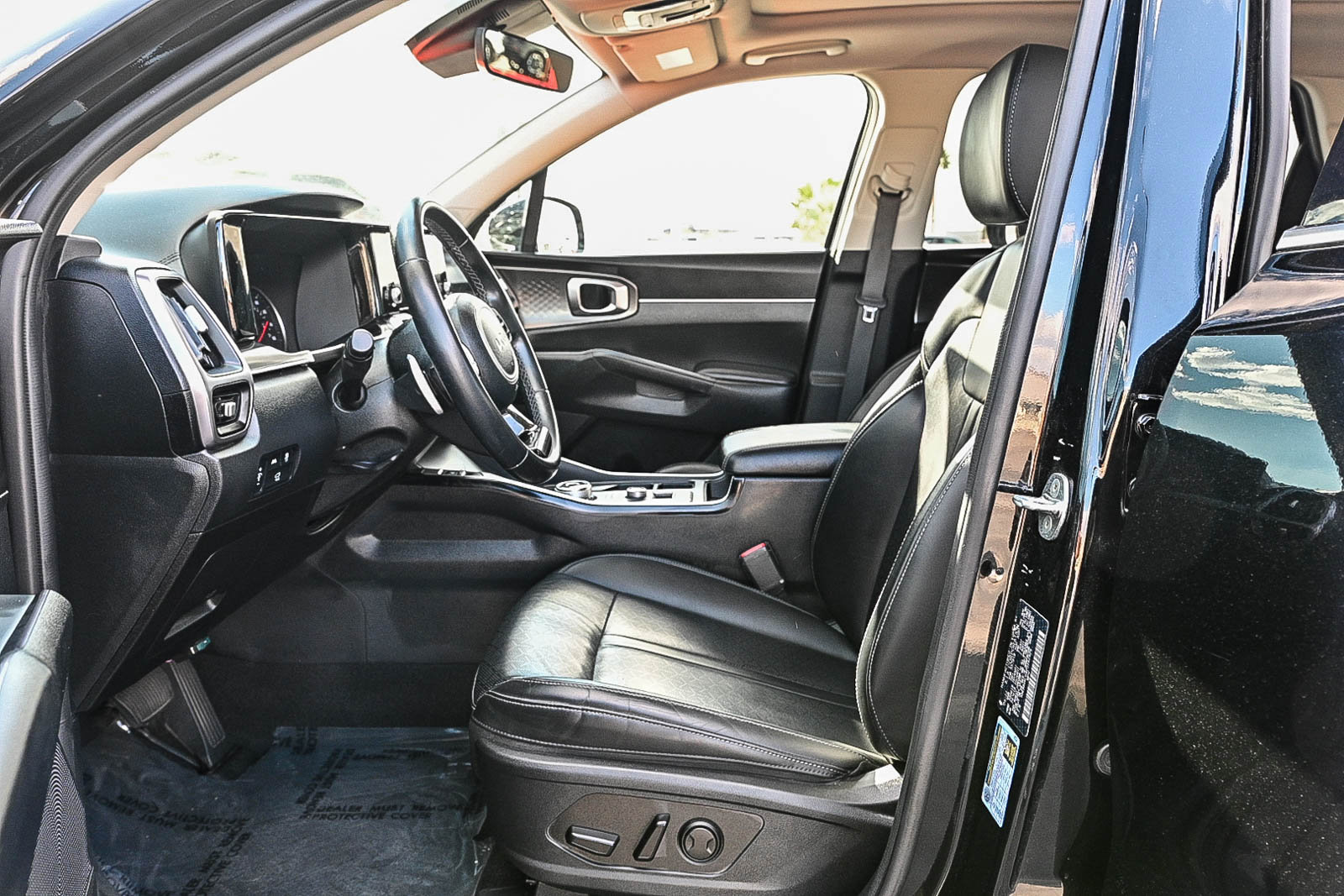 Used 2023 Kia Sorento EX w/ Panoramic Sunroof Package image 18