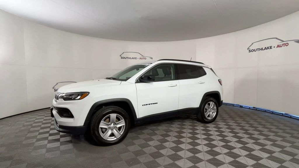 Used 2022 Jeep Compass Latitude w/ Sun and Sound Group AWD/4WD image 4