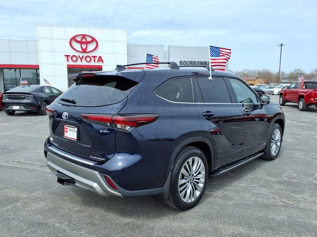 New 2026 Toyota Highlander Platinum image 3