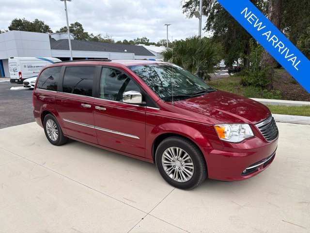 Used 2015 Chrysler Town & Country Touring-L w/ Driver Convenience Group FWD image 1