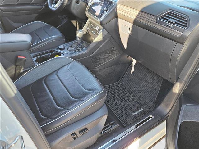 Certified 2024 Volkswagen Tiguan SEL R-Line image 20