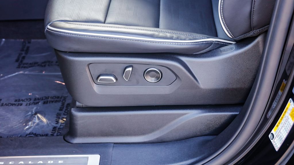 Used 2025 Cadillac Escalade Premium Luxury image 24