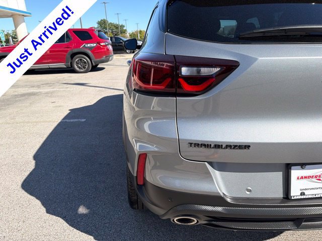 Used 2025 Chevrolet TrailBlazer RS w/ Driver Confidence Package FWD image 16