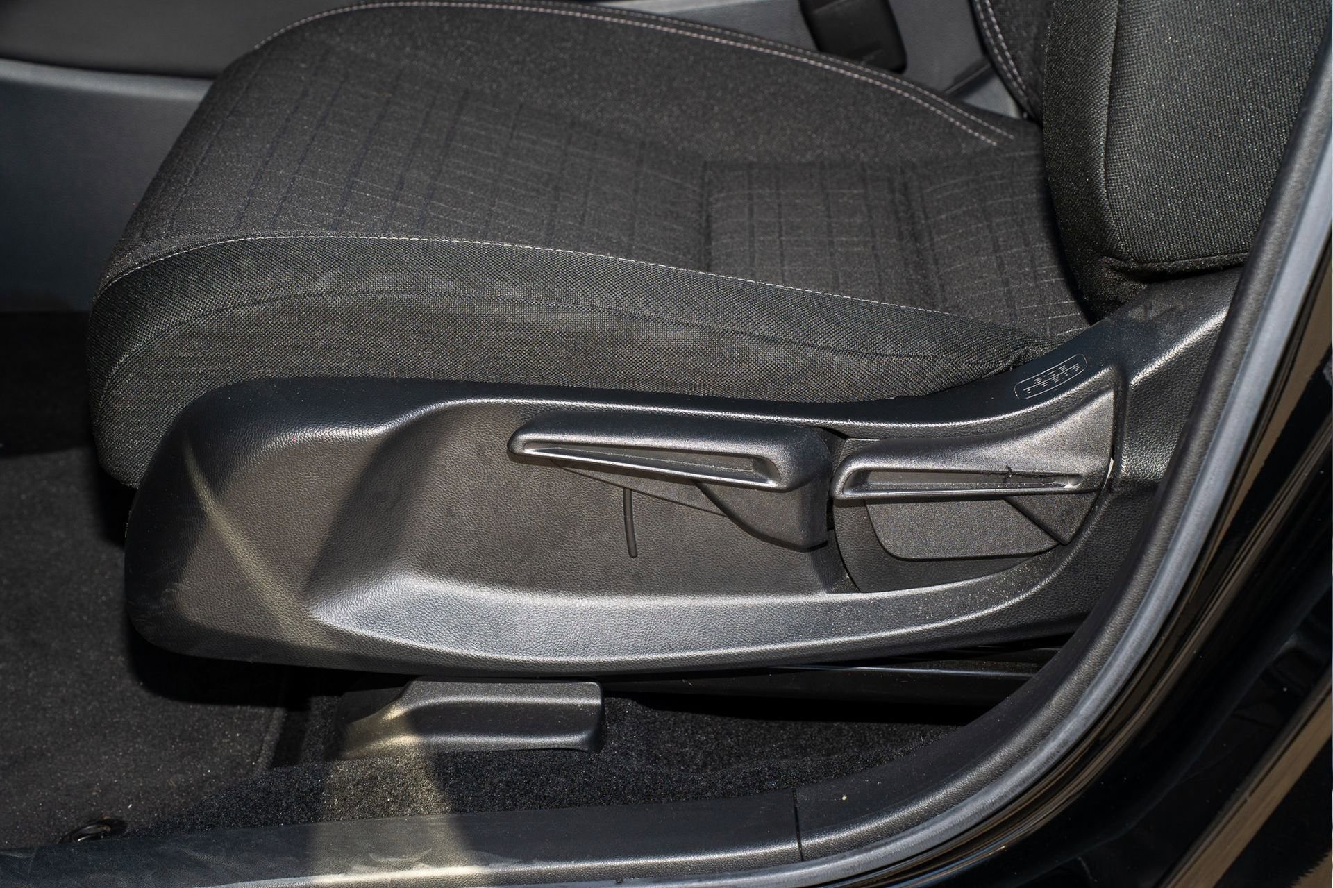 Certified 2023 Honda HR-V LX image 27