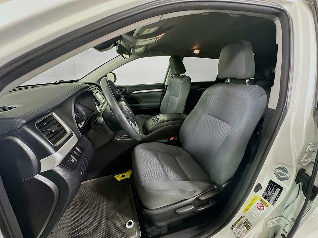 Used 2017 Toyota Highlander LE image 20