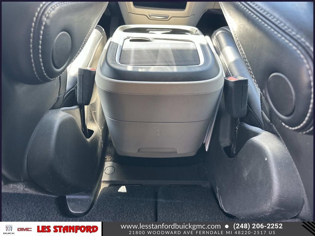 Used 2023 Chrysler Pacifica Touring-L FWD image 16