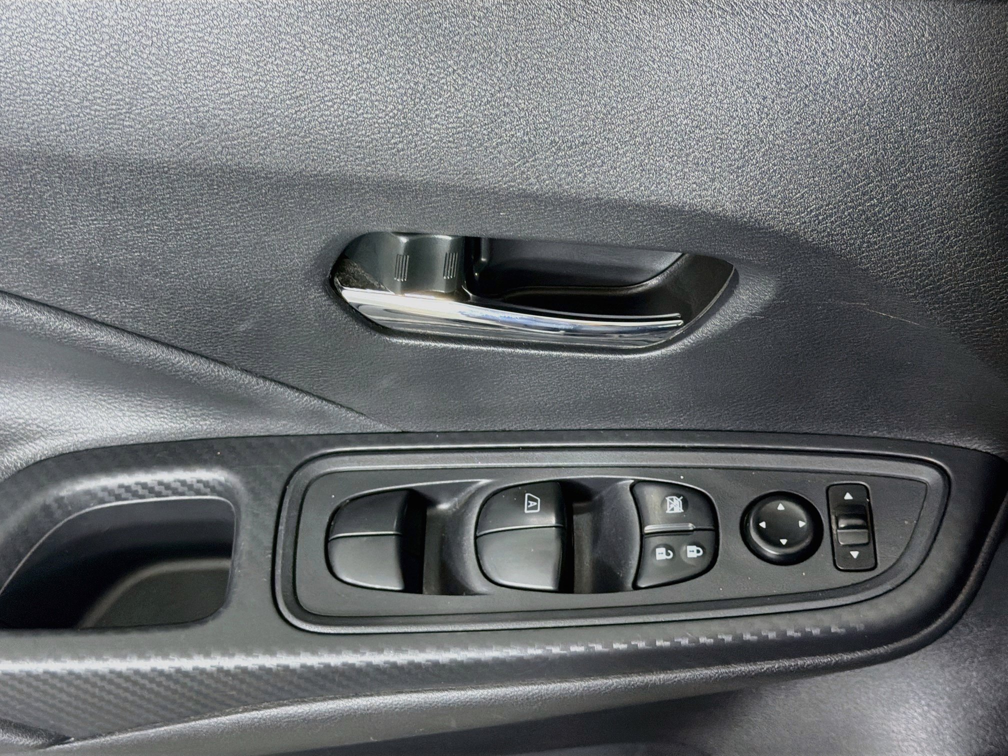 Used 2024 Nissan Versa SV FWD image 15