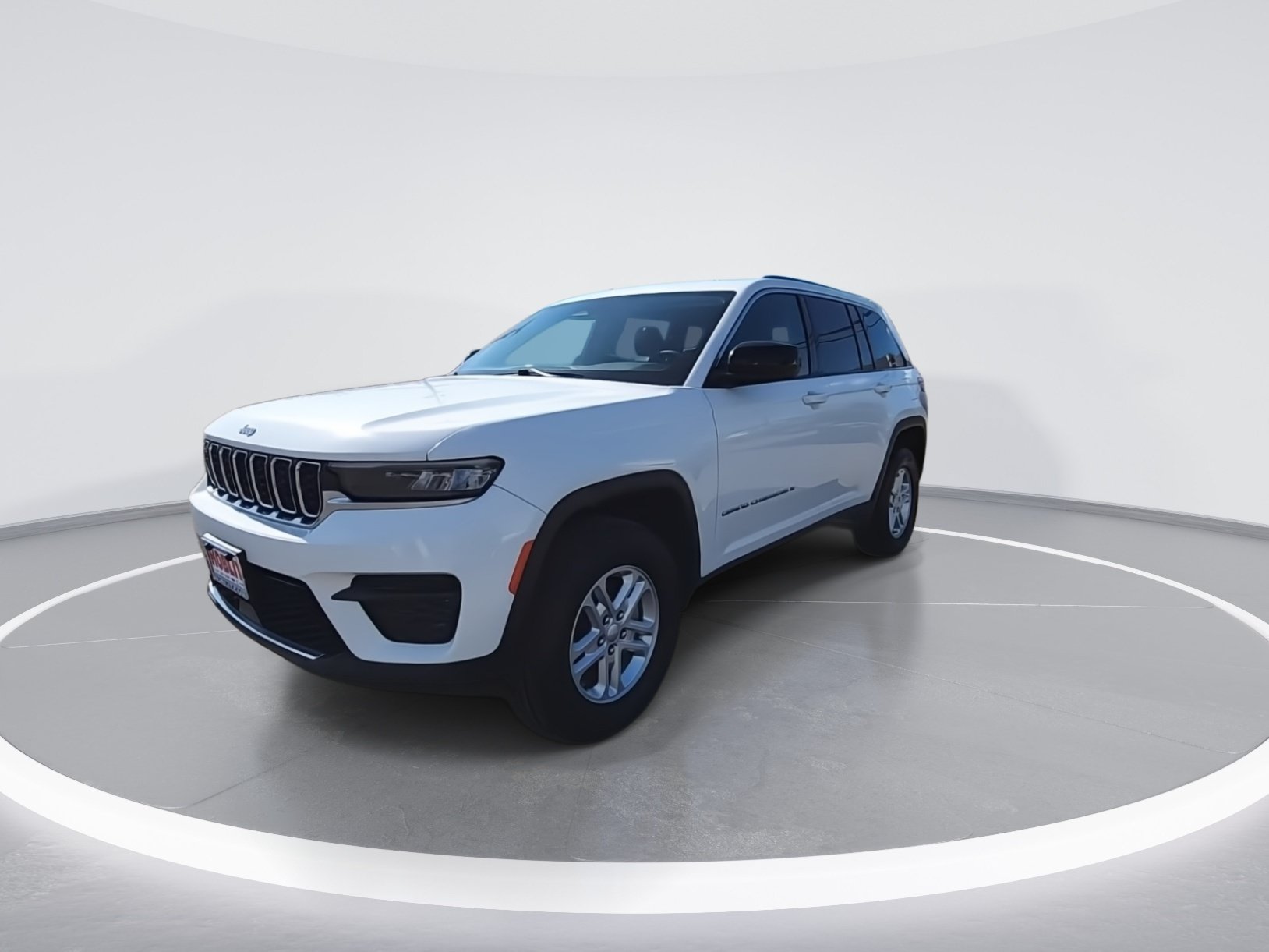 Certified 2023 Jeep Grand Cherokee Laredo AWD/4WD image 4