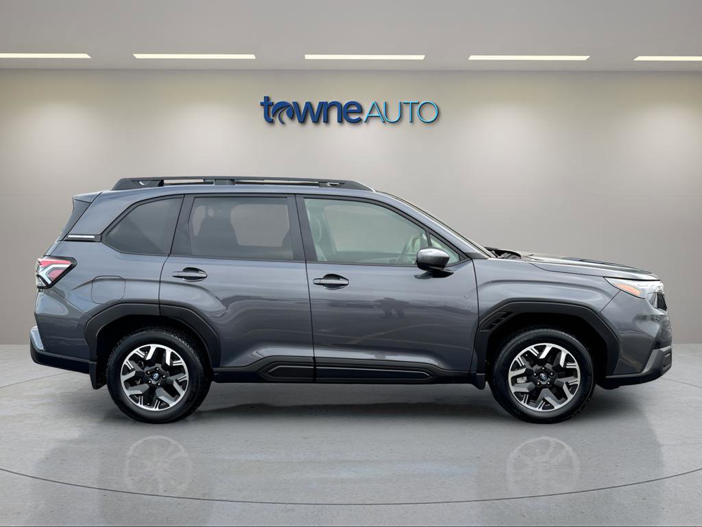 Used 2025 Subaru Forester Premium AWD/4WD image 6