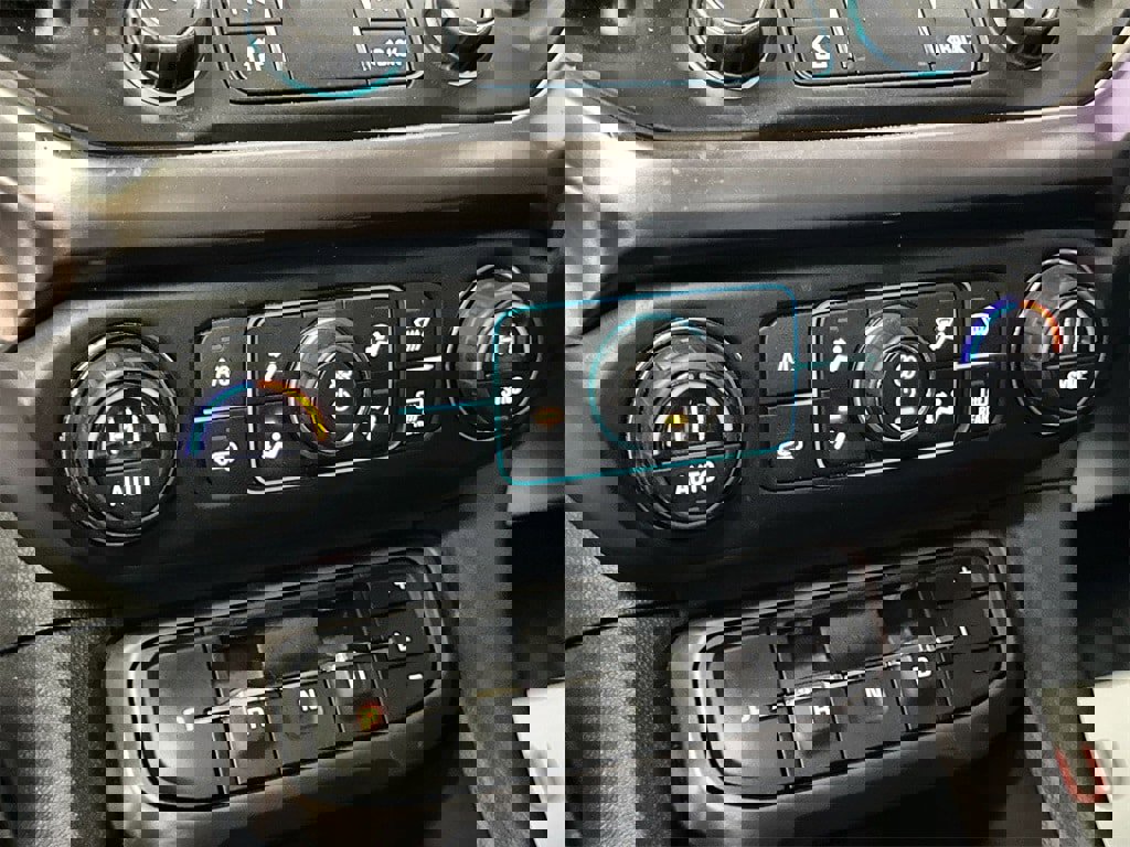 Used 2021 GMC Acadia AT4 w/ Technology Package image 22