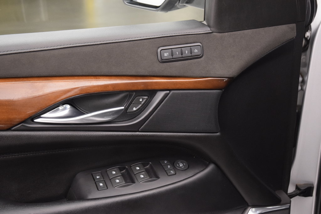 Used 2018 Cadillac Escalade ESV Luxury RWD image 22
