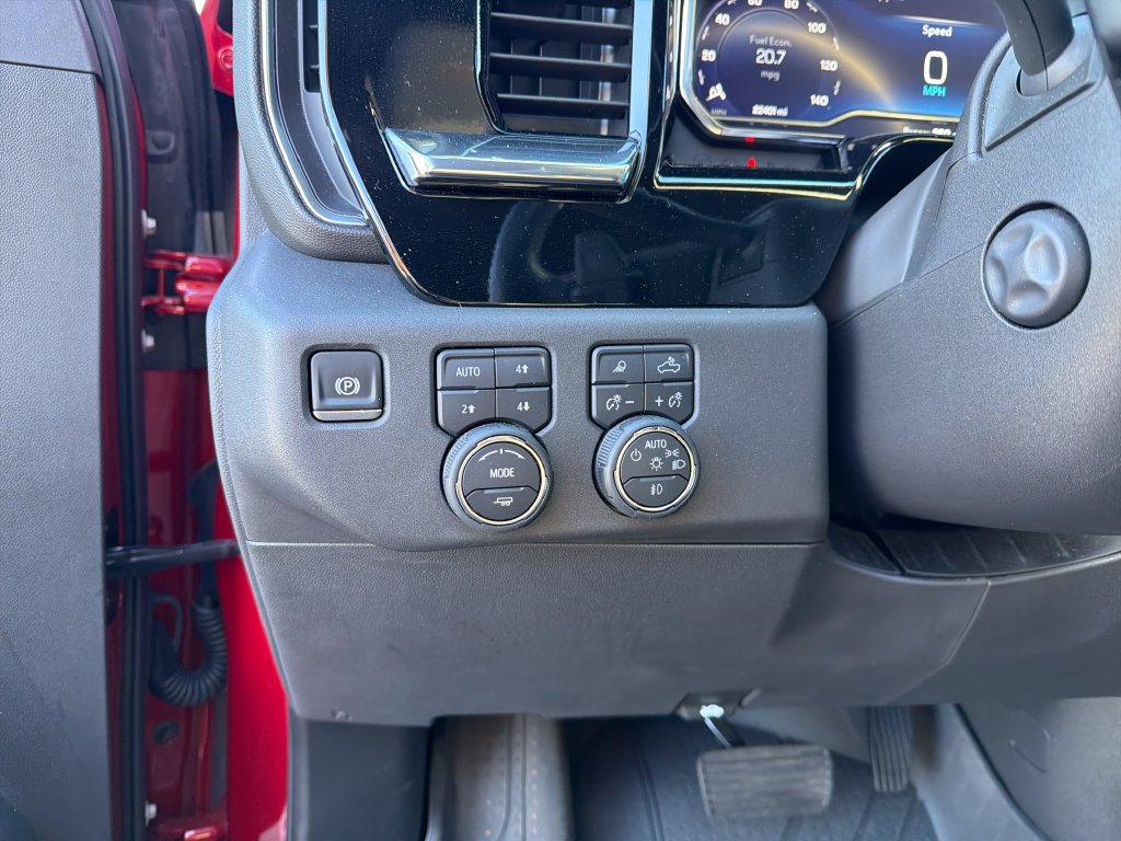 Used 2025 Chevrolet Silverado 1500 High Country w/ High Country Premium Package AWD/4WD image 23