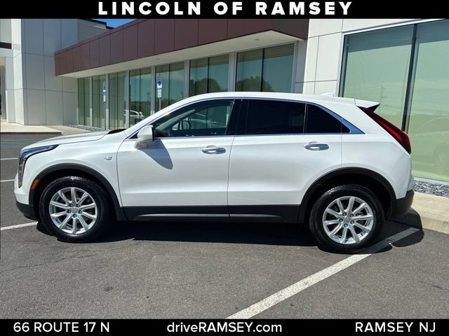 Used 2022 Cadillac XT4 Luxury w/ Cold Weather Package AWD/4WD image 2