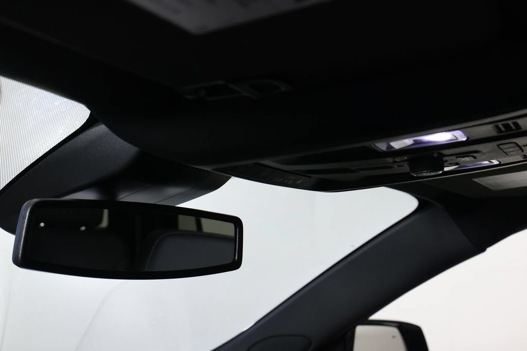 Used 2024 GMC Yukon Denali RWD image 35