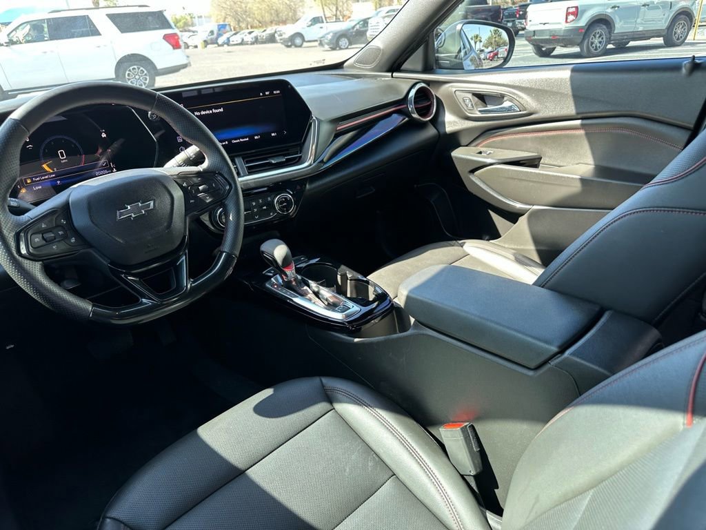 Used 2025 Chevrolet Trax RS w/ Sunroof Package image 18