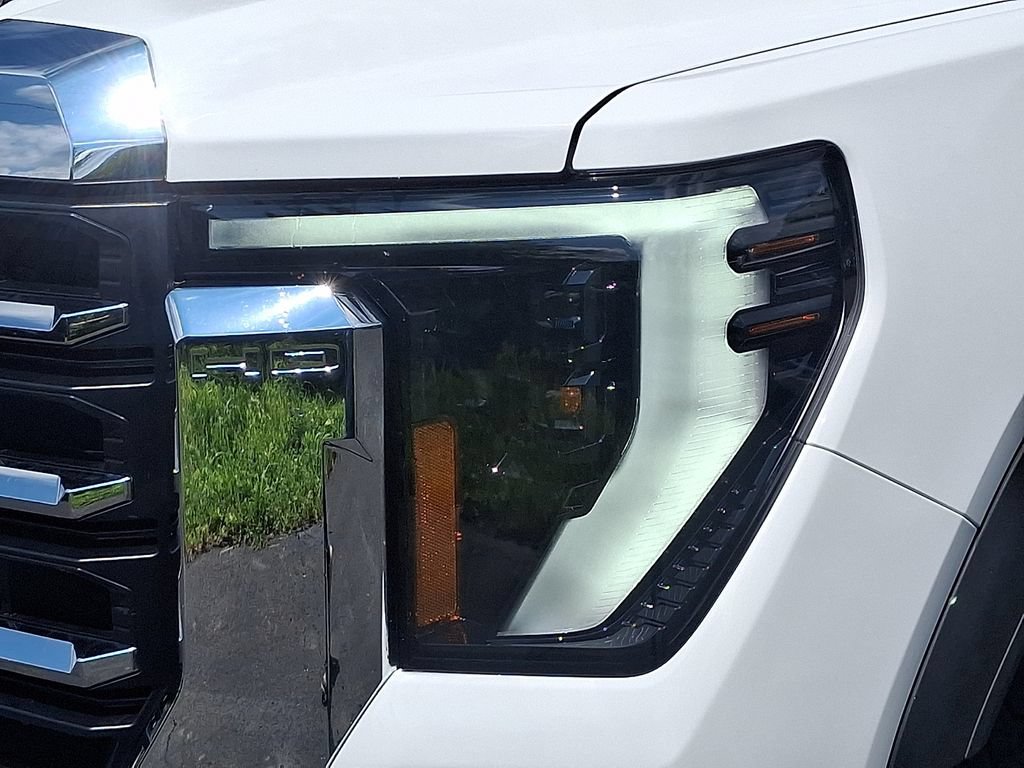 Used 2026 GMC Sierra 2500 SLE w/ Preferred Package AWD/4WD image 9