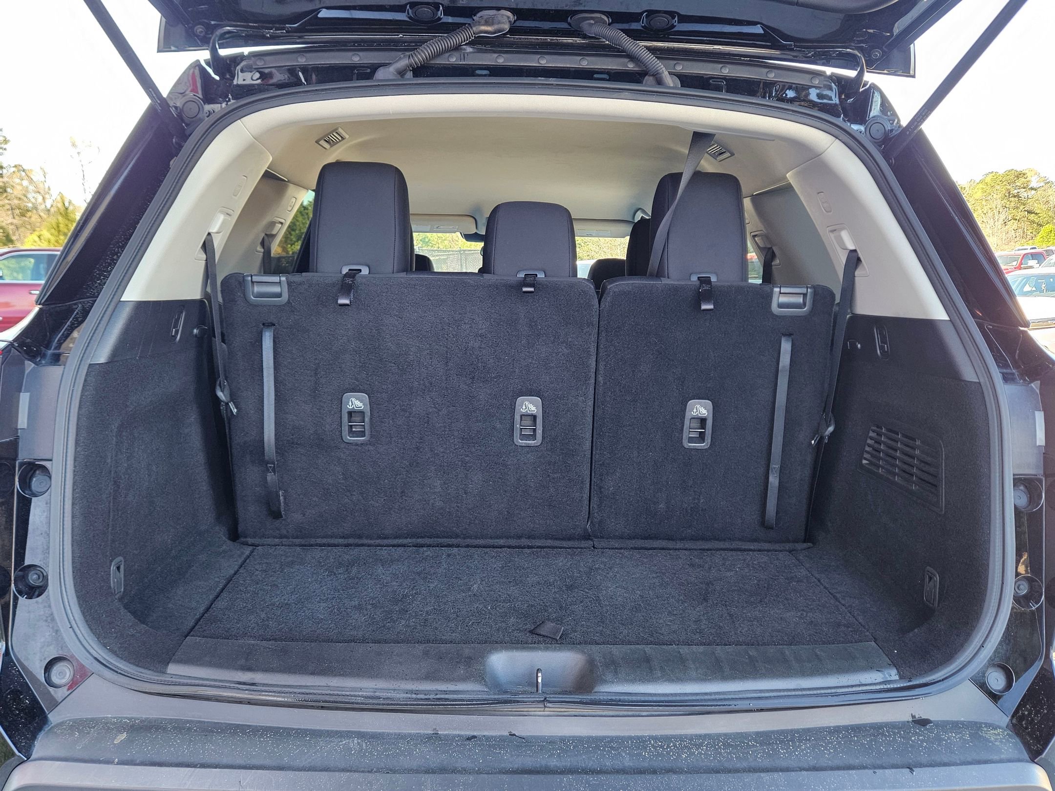 Used 2024 Nissan Pathfinder SV image 30