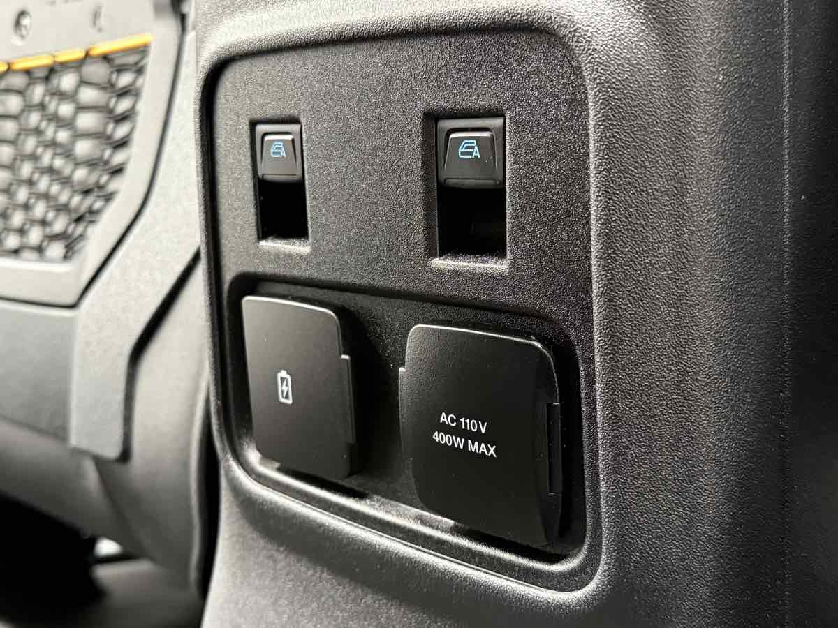 Used 2023 Ford Bronco Badlands w/ Sasquatch Package image 32