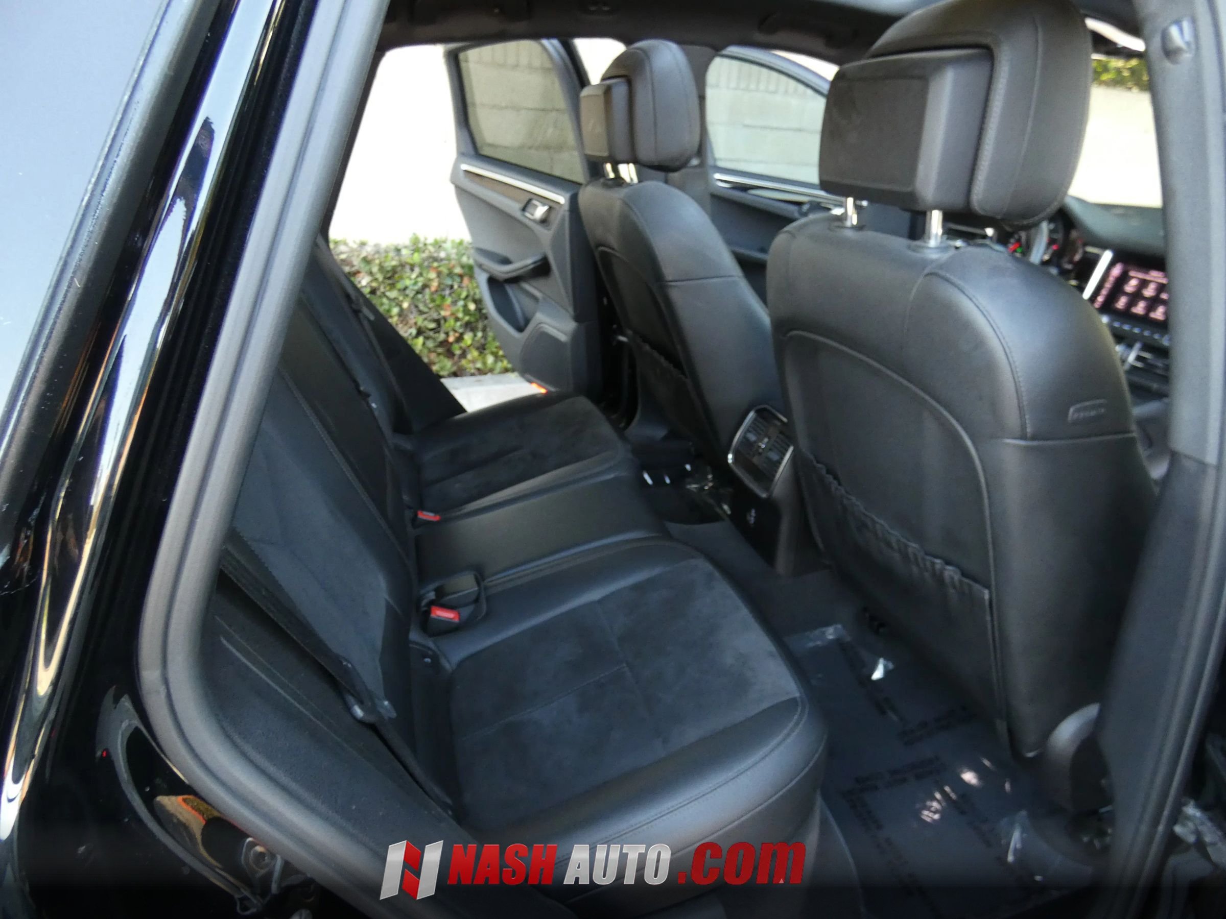 Used 2020 Porsche Macan AWD/4WD image 23