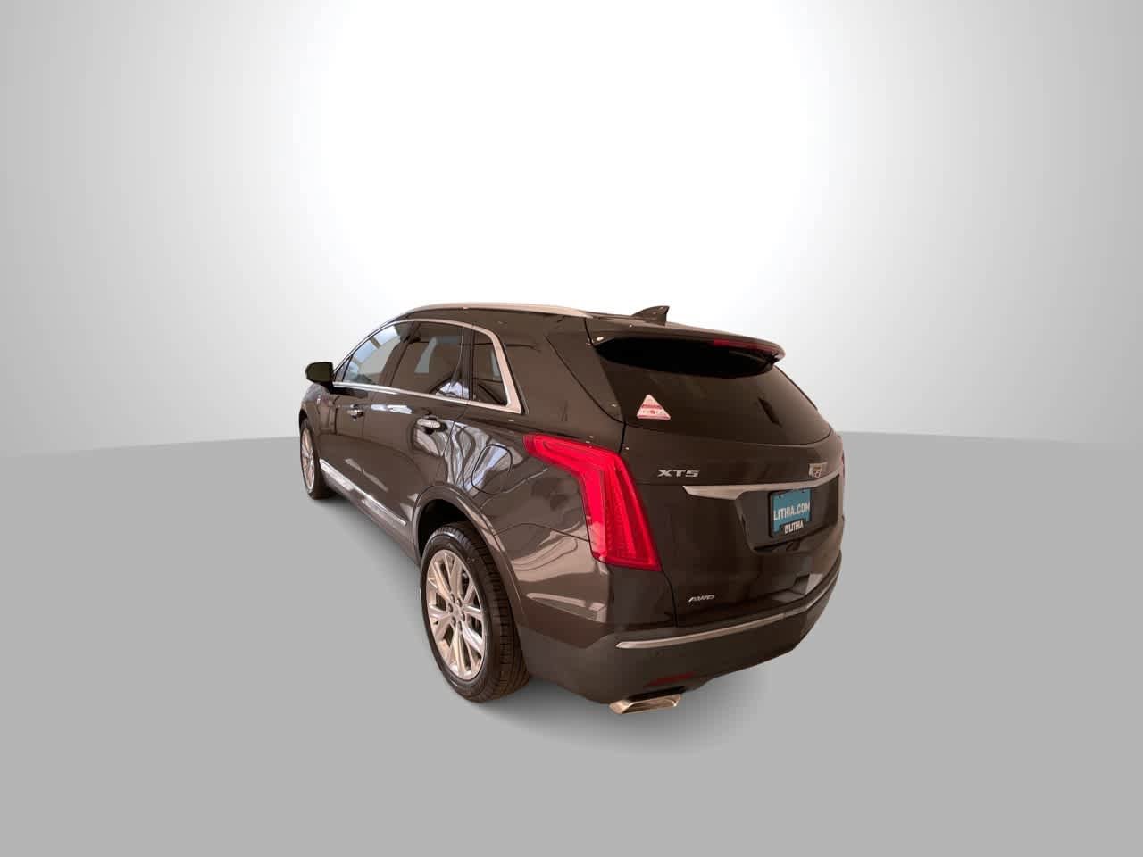 Used 2018 Cadillac XT5 Luxury w/ Driver Awareness Package AWD/4WD image 6